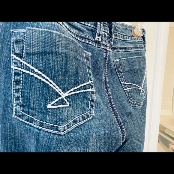 Boot-Cut Blue JEANS - Picture 5 of 8